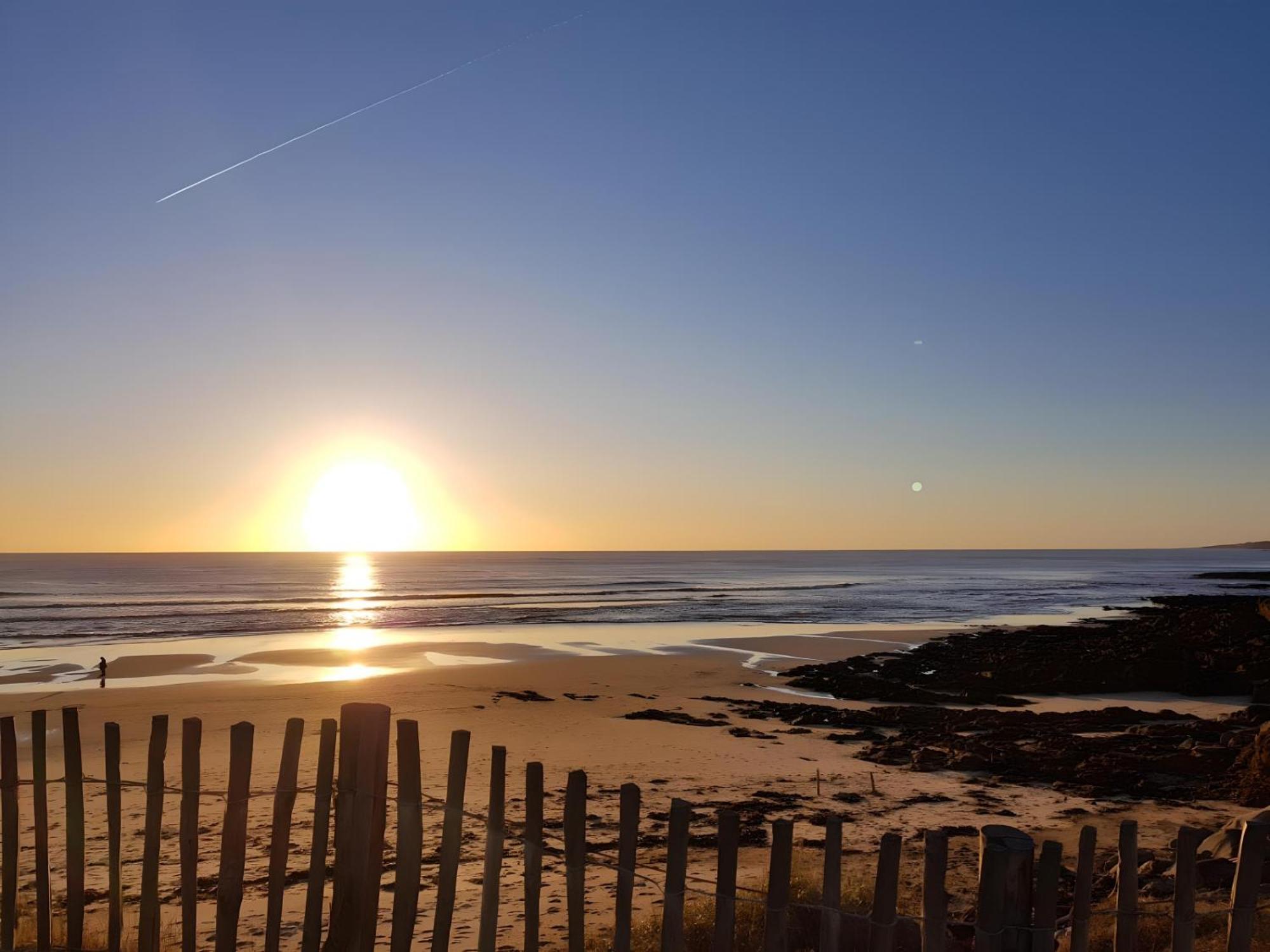 Grand Studio Avec Parking A 10 Minutes Des Plages 洛里昂 外观 照片